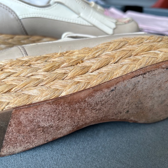 Tory Burch Leather Mules
Neutrals
Printed
Straw Trim
Round-Toes
Wedge Heels - Picture 5 of 5